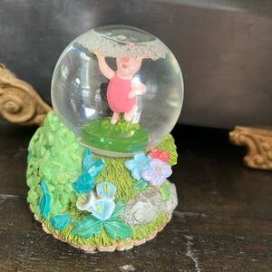 Disney store, Winnie the Pooh “ Piglet “mini snow globe
